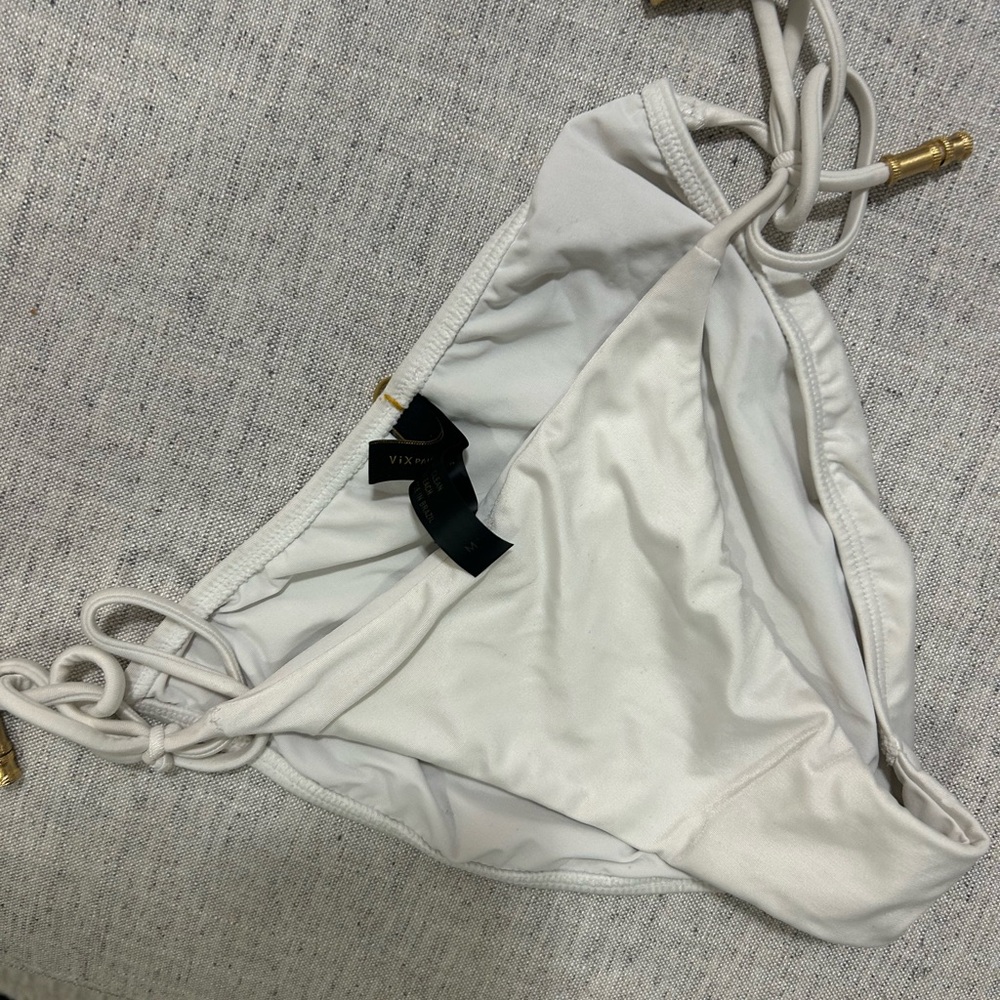 Bottom piece - Vix by Paula Hermanny